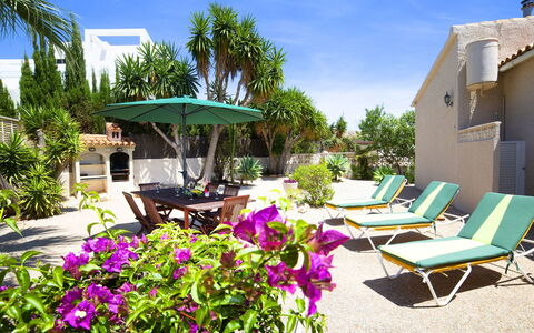 Alma: Eigentum, Resort, Grundeigentum, Gebäude, Urlaub, Haus, Botanik, Terrasse, Zuhause, Villa