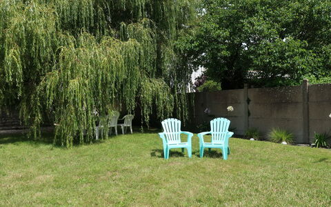 Plouhinec Morbihan 648: Pflanze, Pflanzengemeinschaft, Natürliche Landschaft, Baum, Grundstueck, Gras, Gehölz, Himmel, Stuhl, Landschaft