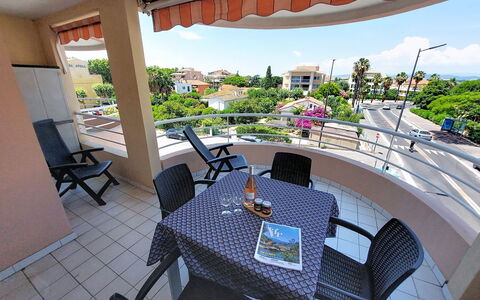Fréjus 561: Wohnung, Balkon, Stuhl, Hotel
