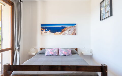 Casa della Mimosa: Möbel, Schlafzimmer, Zimmer, Bett, Eigentum, Interior Design, Blau, Bettrahmen, Wand, Fussboden