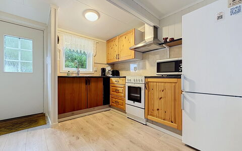 Lihesten: Möbel, Interior Design, Flooring, Fussboden, Tabelle, Decke, Küche & Esszimmer Tisch, Beleuchtung, Stuhl, Zuhause
