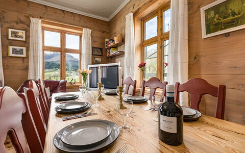 Elvehuset: Möbel, Holz, Interior Design, Esszimmer, Küche & Esszimmer Tisch, Tabelle, Zuhause, Flooring, Haus, Holzboden