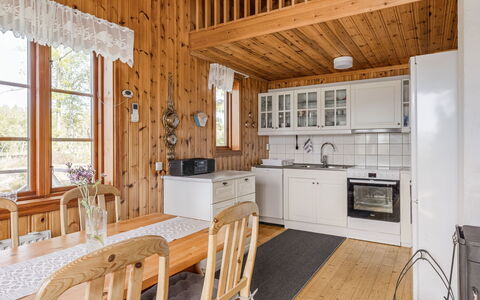 Kasen Sjökanten: Cabinetry, Möbel, Eigentum, Countertop, Küchengerät, Herd, Tabelle, Holz, Küche, Fenster
