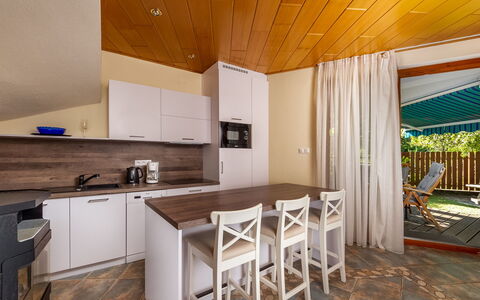 Polgar: Countertop, Cabinetry, Möbel, Holz, Herd, Küchengerät, Interior Design, Küche, Sinken, Flooring