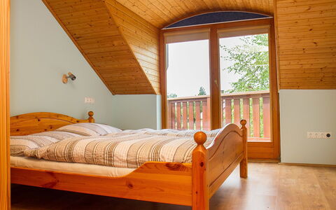 Polgar: Gebäude, Eigentum, Möbel, Fenster, Komfort, Holz, Interior Design, Bettrahmen, Fussboden, Schatten