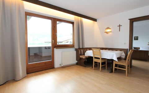 Fügen 336: Zimmer, Eigentum, Fussboden, Möbel, Gebäude, Holzboden, Bett, Interior Design, Hartholz, Haus
