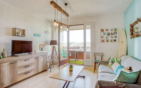 La Sableyre: Eigentum, Möbel, Cabinetry, Grün, Tabelle, Gebäude, Holz, Flooring, Haus, Interior Design