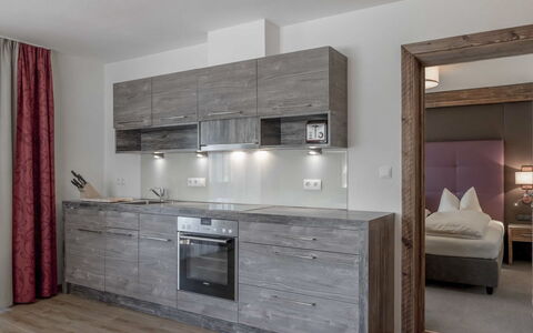 Sölden 751: Zimmer, Möbel, Eigentum, Interior Design, Fussboden, Gebäude, Countertop, Cabinetry, Küche, Wand