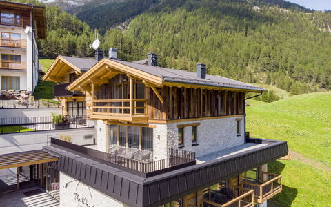 Sölden 751: Berg, Himmel, Eigentum, Gebäude, Wolke, Fenster, Baum, Holz, Veranda, Freizeit