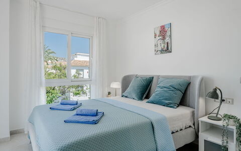 Venecia: Möbel, Interior Design, Bett, Schlafzimmer, Fussboden, Wand, Flooring, Holz, Zimmer, Bettdecke