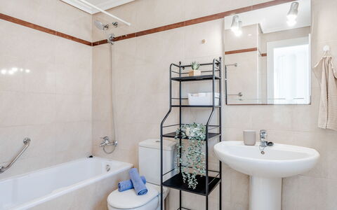 Venecia: Badezimmer, Armatur, Interior Design, Flooring, Fussboden, Installation, Zapfhahn, Toilette, Sinken, Spiegel
