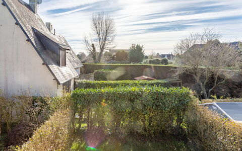 Cabourg Cottage: Dach, Strauch, Haus, Zuhause, Ländliches Gebiet, Grundstueck, Hütte, Steigung, Hecke, Garten