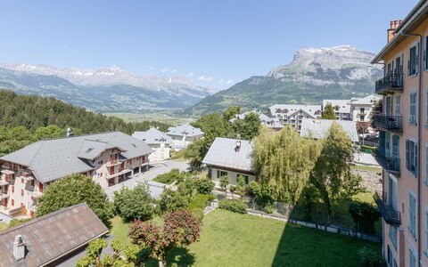 La Résidence: Himmel, Gebäude, Berg, Natur, Pflanze, Fenster, Hochland, Urban Design, Die Architektur, Grundstueck