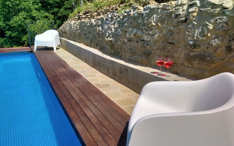 Villa Fusai: Schwimmbad, Eigentum, Wand, Freizeit, Design, Gartenmöbel, Sonnenliege, Möbel, Holz, Deck