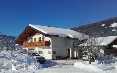 Radstadt 200: Himmel, Schnee, Wolke, Eigentum, Fenster, Gebäude, Haus, Steigung, Berg, Baum