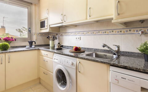 Mas de Clariana: Eigentum, Countertop, Zimmer, Küche, Cabinetry, Major Appliance, Möbel, Gebäude, Interior Design, Haus