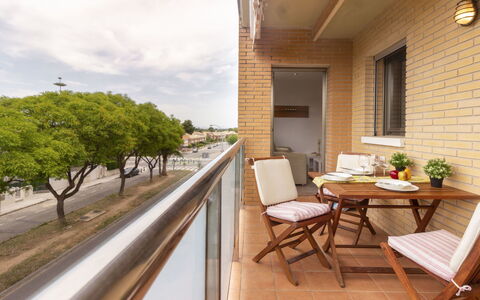 Mas de Clariana: Eigentum, Gebäude, Zimmer, Balkon, Grundeigentum, Haus, Interior Design, Fussboden, Wohnung, Möbel