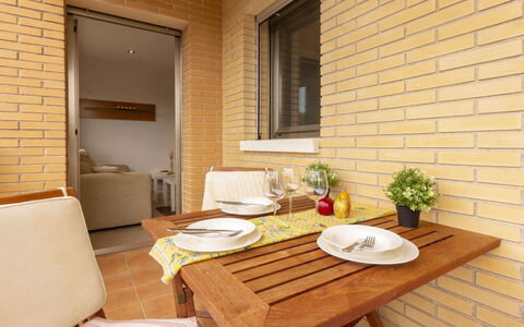 Mas de Clariana: Zimmer, Interior Design, Eigentum, Möbel, Fensterabdeckung, Tabelle, Gebäude, Wand, Haus, Fensterbehandlung