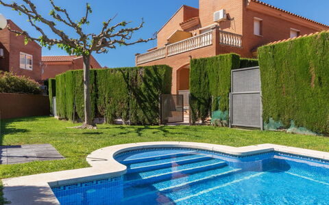 Villa Aragon: Wohnung, Balkon, Eigentumswohnung, Zaun, Gartenmöbel