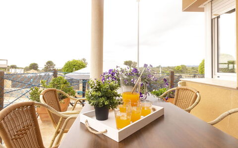 Cap Roig: Interior Design, Gelb, Zimmer, Eigentum, Blumentopf, Grundeigentum, Tabelle, Möbel, Haus, Fussboden