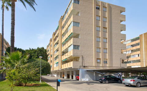 Jávea 179: Himmel, Gebäude, Pflanze, Daytime, Eigentum, Rad, Fenster, Fahrzeug, Infrastruktur, Baum