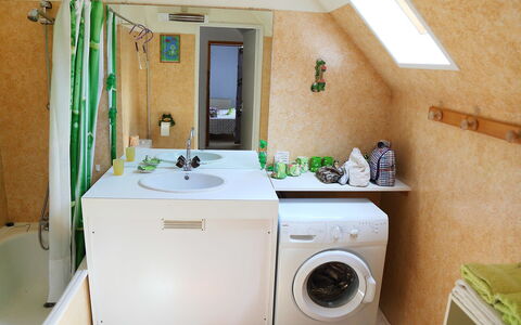 Les Marmottes: Zimmer, Eigentum, Wäschekammer, Major Appliance, Sinken, Badezimmer, Waschmaschine, Wäsche, Interior Design, Wäschetrockner