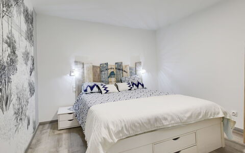 Terre et Mer: Möbel, Eigentum, Gebäude, Cabinetry, Komfort, Holz, Bett, Interior Design, Bettrahmen