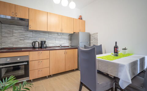 Crikvenica Jadranovo 166: Zapfhahn, Spüle, Cabinetry, Sinken, Eigentum, Möbel, Countertop, Küche, Gebäude, Herd
