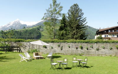 Kaprun 689: Natur, Bergstation, Eigentum, Gras, Tabelle, Baum, Rasen, Möbel, Berg, Landschaft