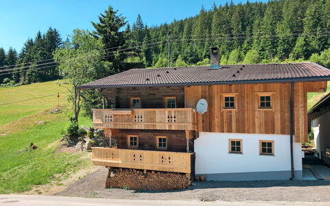 Alm Chalet: Himmel, Pflanze, Eigentum, Fenster, Baum, Gebäude, Lärche, Holz, Berg, Haus