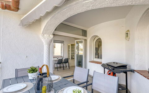 Sunset: Tabelle, Eigentum, Möbel, Pflanze, Interior Design, Stuhl, Beleuchtung, Zimmerpflanze, Die Architektur, Wohnzimmer