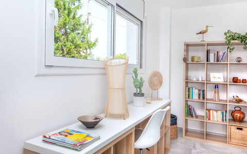 Almendro: Möbel, Regal, Zimmer, Eigentum, Schreibtisch, Interior Design, Regale, Tabelle, Zuhause, Gelb