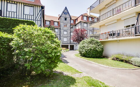 Les Prairies: Wohngebiet, Eigentum, Nachbarschaft, Grün, Haus, Gebäude, Grundeigentum, Die Architektur, Zuhause, Daytime