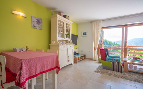 Lady Lavender: Zimmer, Eigentum, Möbel, Gebäude, Haus, Interior Design, Grundeigentum, Fussboden, Schlafzimmer, Tabelle