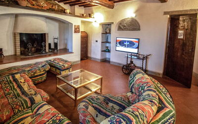 Casale Rosennano 800.1: Zimmer, Eigentum, Gebäude, Möbel, Interior Design, Haus, Decke, Grundeigentum, Fussboden, Wohnzimmer