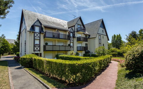 Les Chatelaines: Himmel, Pflanze, Wolke, Gebäude, Eigentum, Fenster, Baum, Haus, Grundstueck, Gras