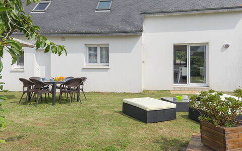 Maison de Kerfilly: Eigentum, Haus, Garten, Hinterhof, Zuhause, Hütte, Grundeigentum, Gebäude, Gras, Hof