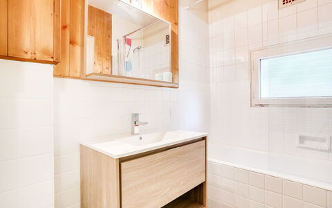 Le Sarto: Eigentum, Badezimmer, Zimmer, Interior Design, Fliese, Möbel, Die Architektur, Gebäude, Haus, Wand