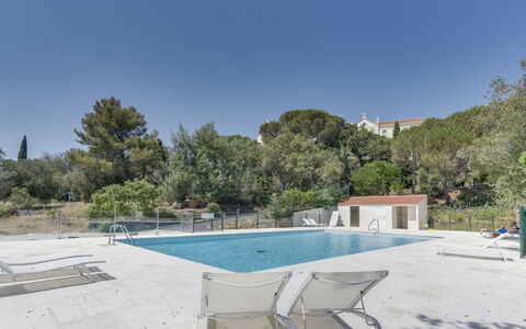 Kensington: Eigentum, Schwimmbad, Haus, Himmel, Grundeigentum, Zuhause, Urlaub, Gebäude, Berg, Estate