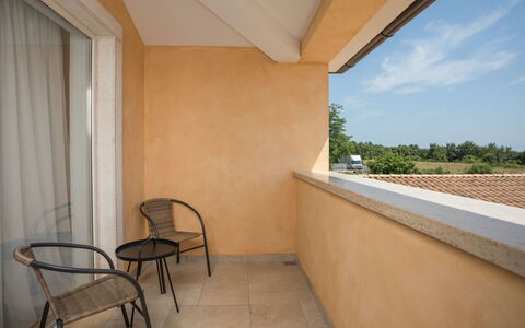 Flori: Eigentum, Zimmer, Gebäude, Grundeigentum, Haus, Die Architektur, Fussboden, Wand, Interior Design, Balkon