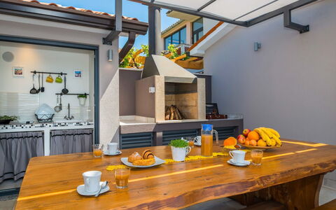 A.r.t.: Tabelle, Möbel, Geschirr, Essen, Orange, Holz, Beleuchtung, Gebäude, Küche, Interior Design