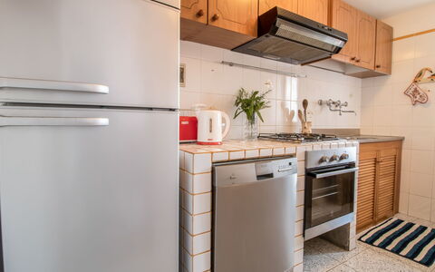 Serenella: Zimmer, Cabinetry, Eigentum, Küche, Countertop, Major Appliance, Möbel, Kühlschrank, Haus, Interior Design