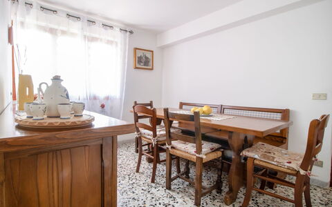 Serenella: Zimmer, Möbel, Eigentum, Esszimmer, Tabelle, Interior Design, Fussboden, Gebäude, Gelb, Grundeigentum