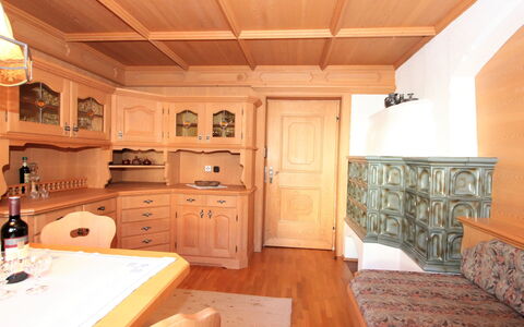 Sonnblick: Zimmer, Eigentum, Gebäude, Möbel, Decke, Interior Design, Haus, Fussboden, Grundeigentum, Zuhause