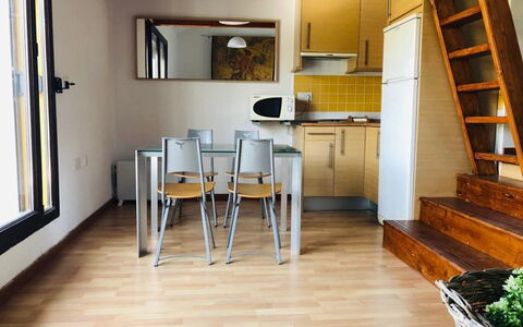 Bellevue: Fussboden, Zimmer, Eigentum, Gebäude, Interior Design, Möbel, Holzboden, Hartholz, Haus, Flooring