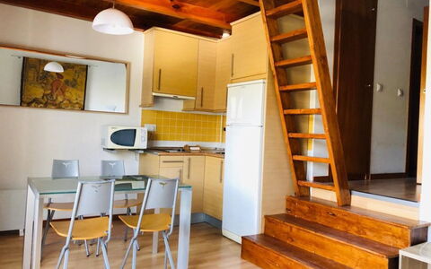 Bellevue: Zimmer, Eigentum, Gebäude, Möbel, Interior Design, Haus, Dachgeschoss, Fussboden, Decke, Strahl