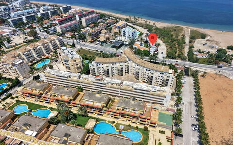 Albaranas: Wohngebiet, Wohnung, Resort, Eigentumswohnung, Hotel, Schwimmbad, Ferienort, Strandresort, Luftaufnahmen