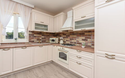 Imperia: Countertop, Cabinetry, Möbel, Gebäude, Zapfhahn, Sinken, Schublade, Herd, Fenster, Küche