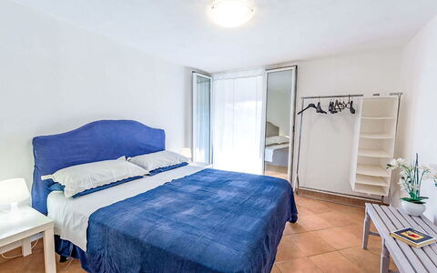 Villa Lamarmora: Möbel, Interior Design, Flooring, Fussboden, Bett, Schlafzimmer, Bettdecke, Zimmer, Decke, Bedding