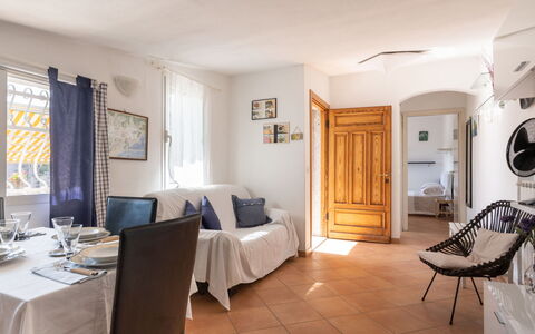 Villetta Laura: Zimmer, Eigentum, Möbel, Interior Design, Gebäude, Fussboden, Wohnzimmer, Haus, Grundeigentum, Decke